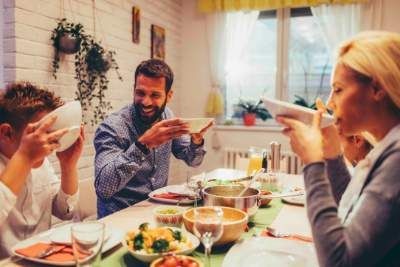 Family-On-Weekend-Lunch-at-Home-1