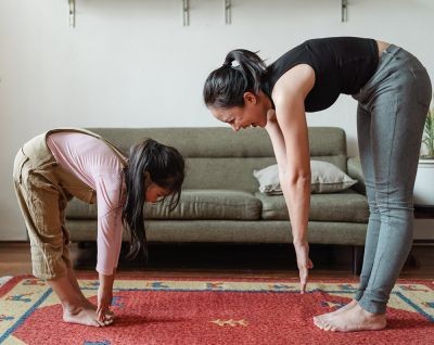 Flexibility-mother-and-daughter-touching-their-toes