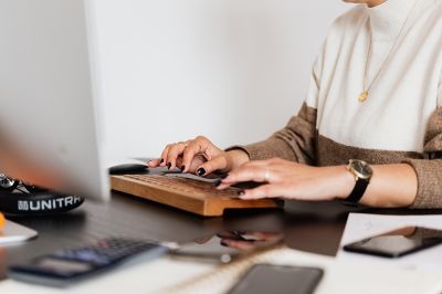 Person-typing-at-computer